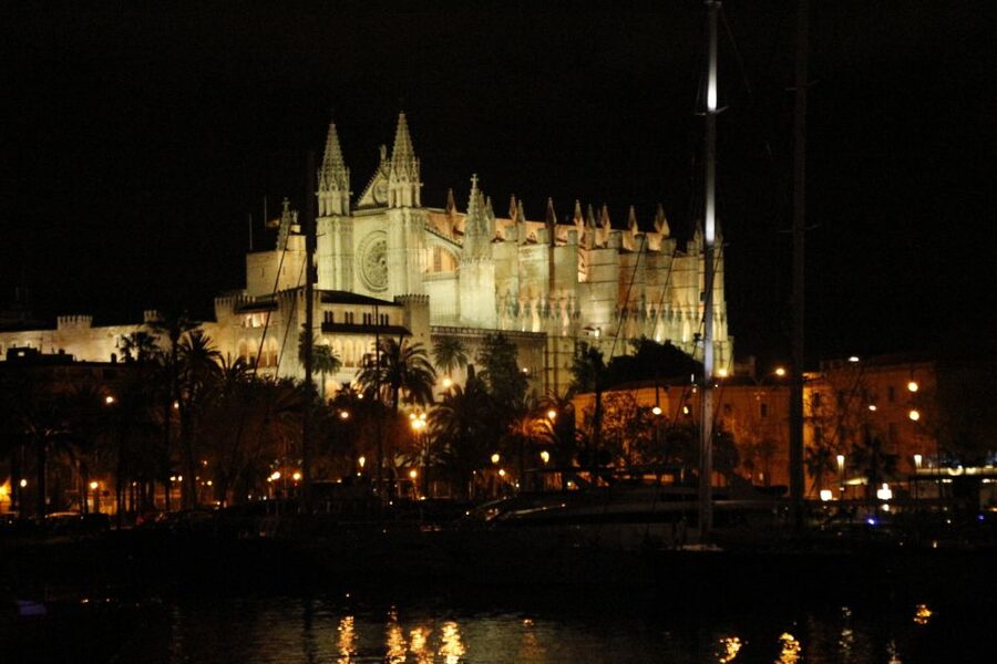 Palma de Mallorca: Night Boat Party with Live DJ - Who will enjoy this Palma night cruise
