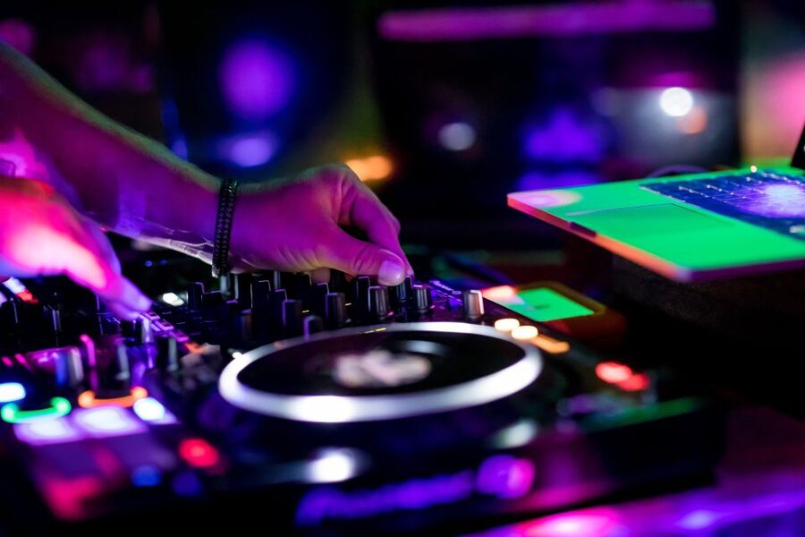 Palma de Mallorca: Night Boat Party with Live DJ - A fair look at the best and weakest points