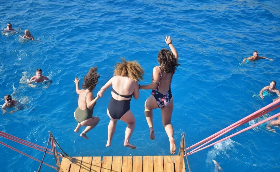 Palma de Mallorca: Palma Bay Boat Tour with Snorkeling - Music, dancing, and the Barca Samba mood