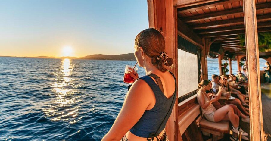 Palma de Mallorca: Sunset Boat Tour - Why the sunset works so well from Palma Bay