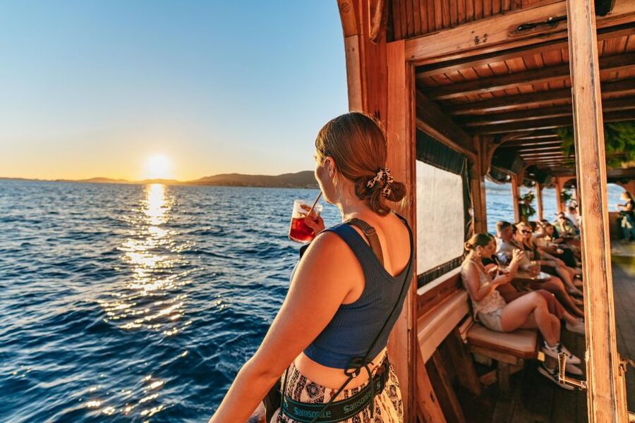 Palma de Mallorca: Sunset Boat Tour - Meeting the boat at Palma’s waterfront