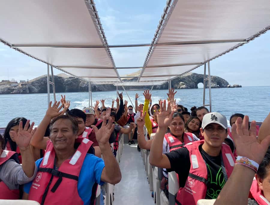 Paracas: Ballestas Islands Morning Boat Tour - A morning on Paracas Bay and the open Pacific