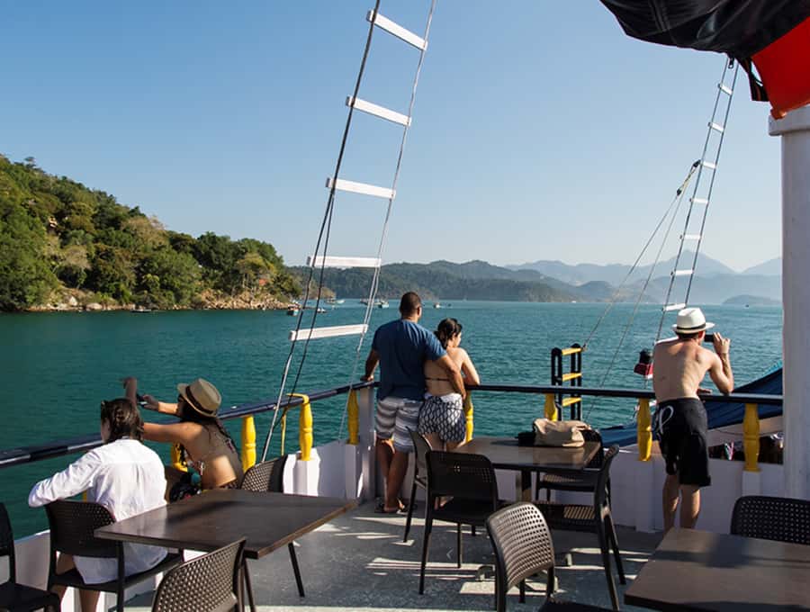 Paraty Bay: Islands & Beaches Boat Tour with Snorkeling - The cruise across Paraty Bay