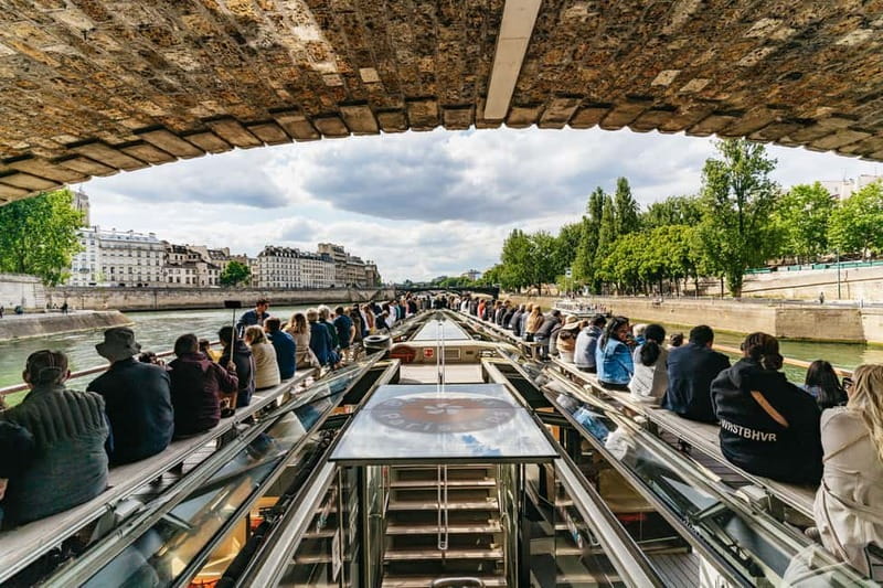Paris: 1-Hour Seine Cruise departing from the Eiffel Tower - Audio guides and the smartphone web app