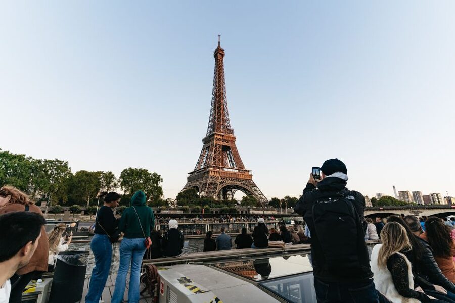 Paris: 1-Hour Sightseeing Cruise and 3-Course Bistro Dinner - My recommendation for booking