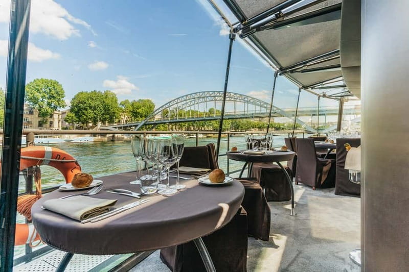 Paris: 2-Hour River Seine Lunch Cruise with 3-course-menu - The lunch: three courses and included drinks