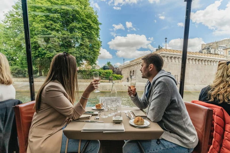 Paris: 2-Hour River Seine Lunch Cruise with 3-course-menu - Île de la Cité and Notre Dame