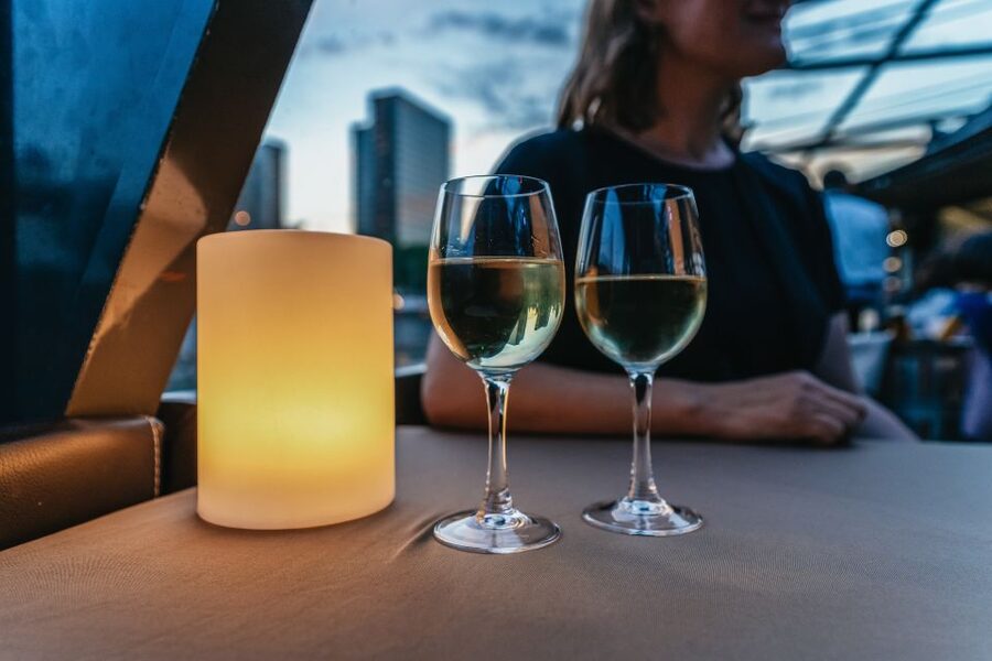 Paris: 3-Course-Dinner Cruise on the Seine with live music - Boarding below the Eiffel Tower