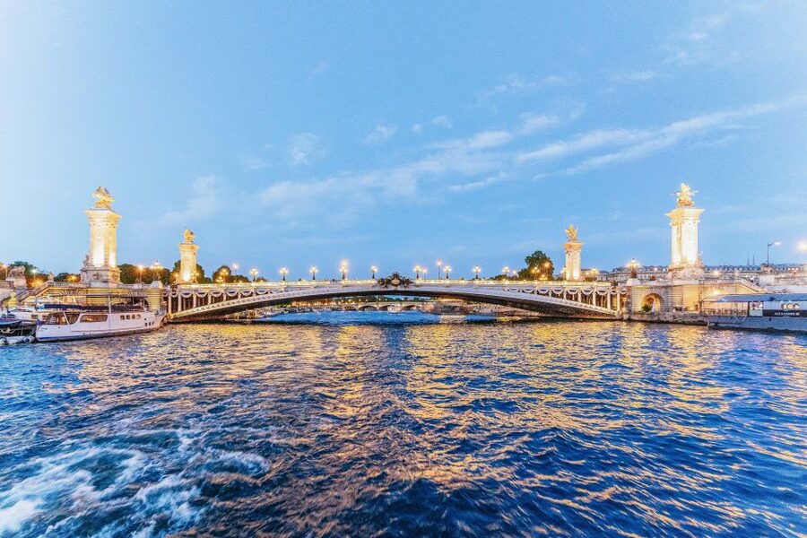 Paris: 3-Course-Dinner Cruise on the Seine with live music - Who will enjoy this Seine cruise most?