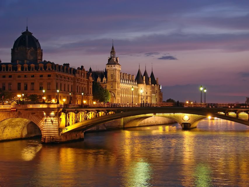 Paris: 3-Course-Dinner Cruise with Wine on the Seine River - What the 75-Minute Route Shows You