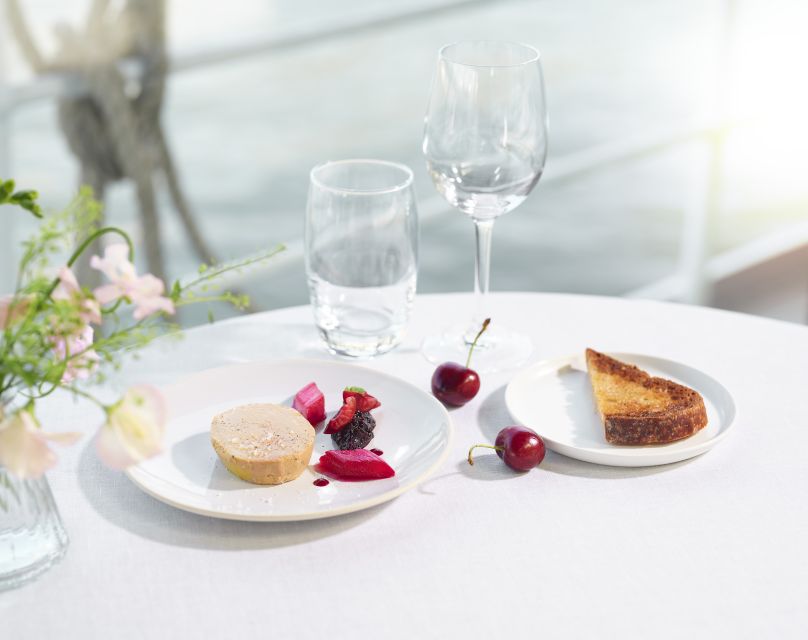 Paris: 3-Course-Dinner Cruise with Wine on the Seine River - Choosing the Right Table