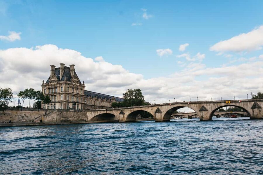 Paris : 3-Course Gourmet Dinner Cruise on Seine River - Should you book this Seine dinner cruise?