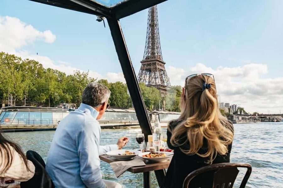 Paris : 3-Course Gourmet Dinner Cruise on Seine River - A dinner cruise with Paris in the windows