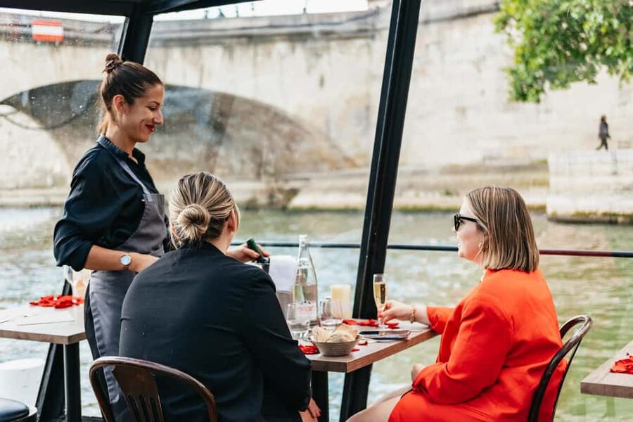 Paris : 3-Course Gourmet Dinner Cruise on Seine River - What arrives on the dinner plate