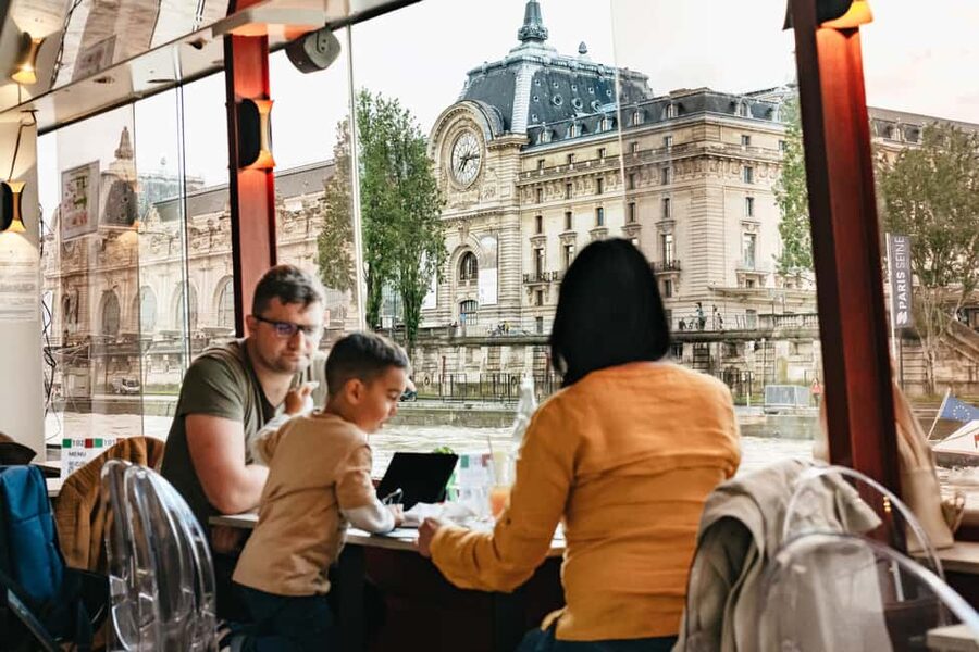 Paris: 3-Course Italian Meal Seine Cruise - Boarding Le Théo and choosing your seat