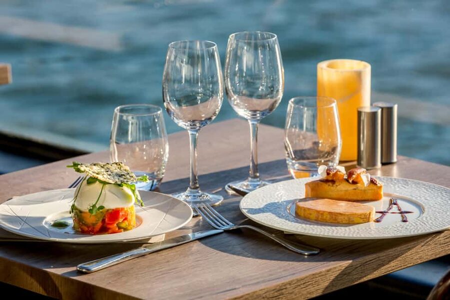Paris: 3-Course Lunch Cruise on the River Seine - FAQ