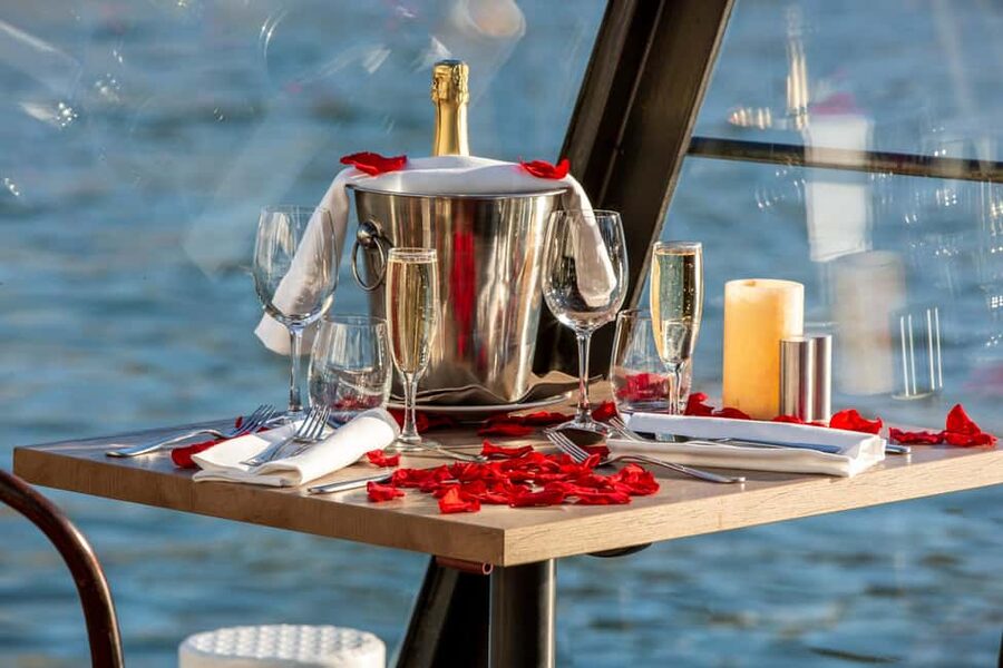 Paris: 3-Course Lunch Cruise on the River Seine - Who will get the most from the $80 fare