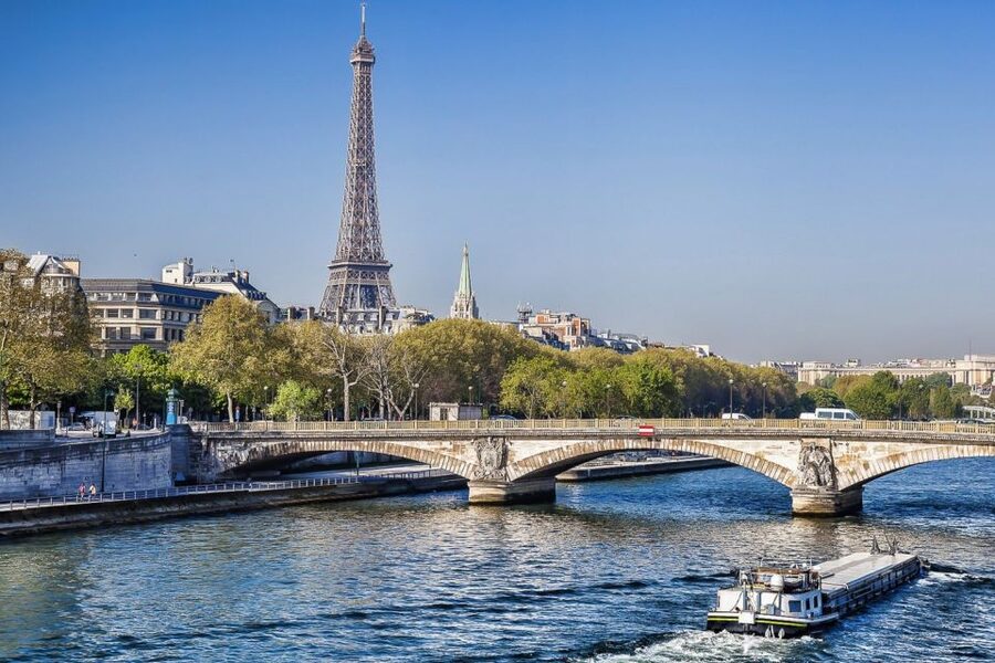 Paris: 3-Course Lunch Cruise on the River Seine - Should you book this Seine lunch cruise?
