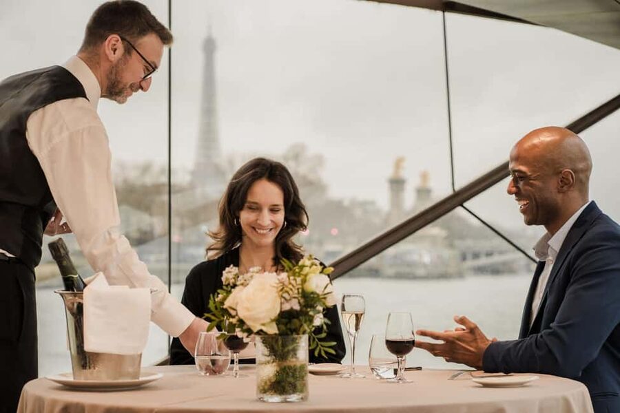 Paris: 4-Course Dinner Cruise on Seine River with Live Music - Pont Alexandre III and the first grand views