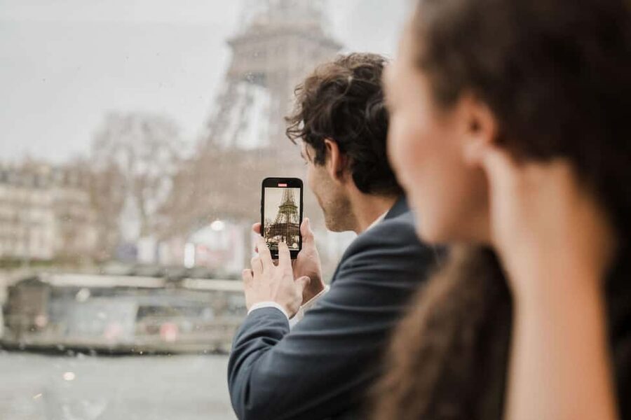 Paris: 4-Course Dinner Cruise on Seine River with Live Music - The Statue of Liberty and the return to port