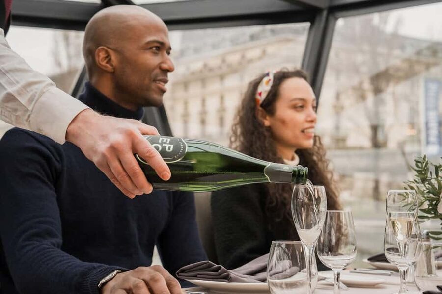 Paris: 4-Course Dinner Cruise on Seine River with Live Music - How much value do you get for $153?