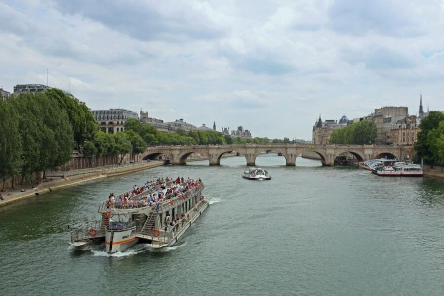 Paris: Catacombs, Audio Guide, and River Cruise Option - Getting the most from the audio-guided format
