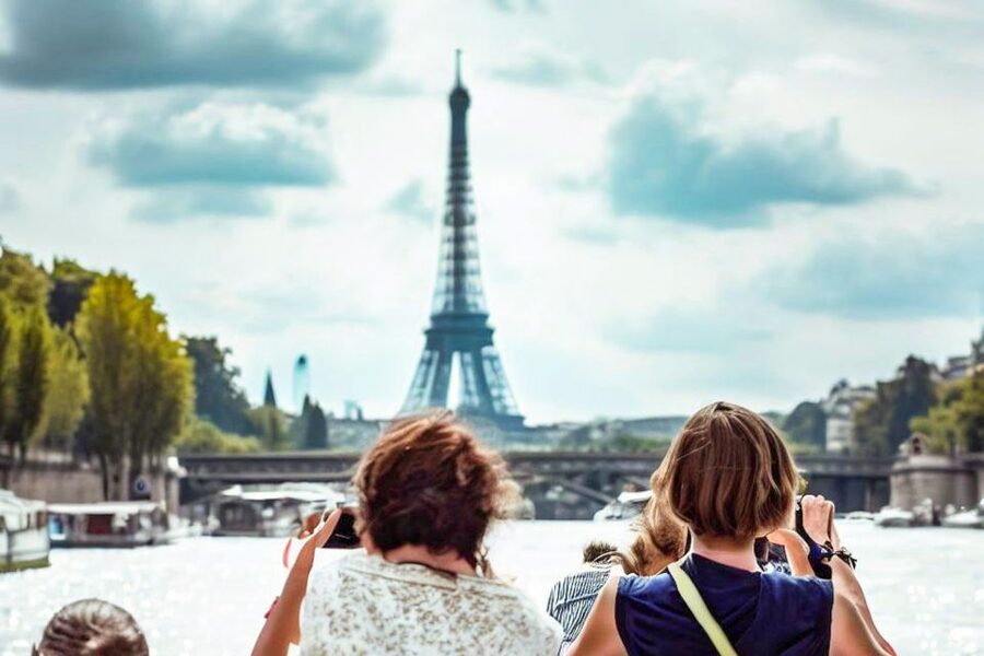 Paris: Day or Sunset Cruise with Drink, Ice Cream or Dessert - What this Seine cruise actually gives you