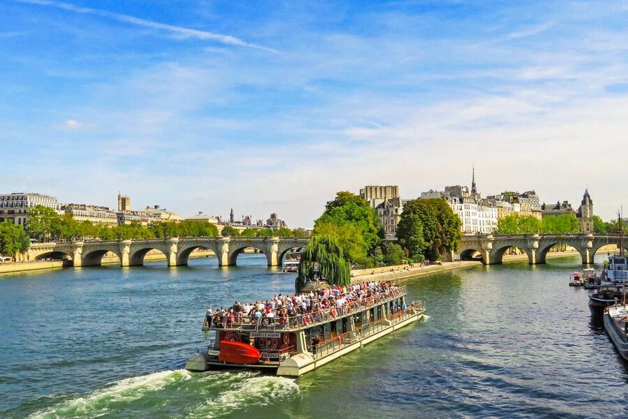 Paris: Day or Sunset Cruise with Drink, Ice Cream or Dessert - Grand Palais, Palais de Chaillot, and the return toward the tower