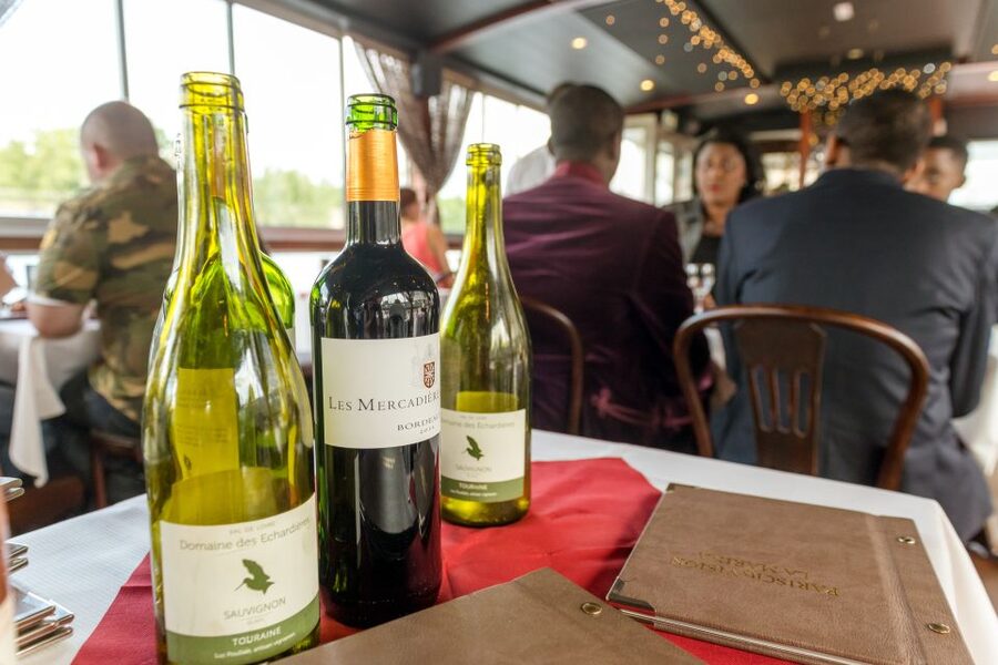 Paris: Early Evening Dinner Cruise on the River Seine - Finding the boat without stress