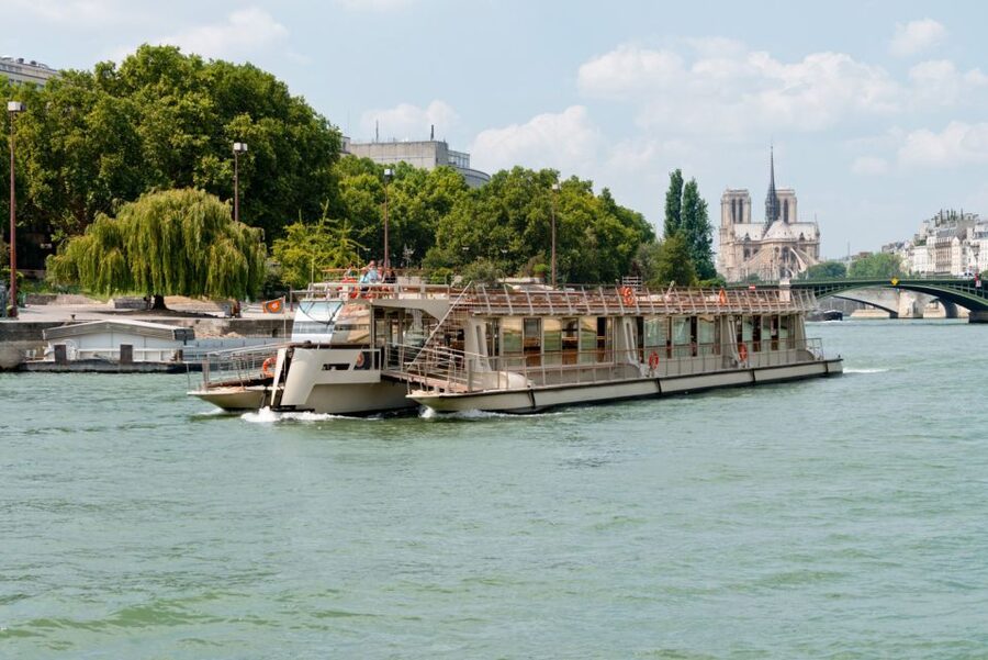 Paris: Eiffel Tower Access and Seine River Cruise - Meeting the host at Paris Lounge
