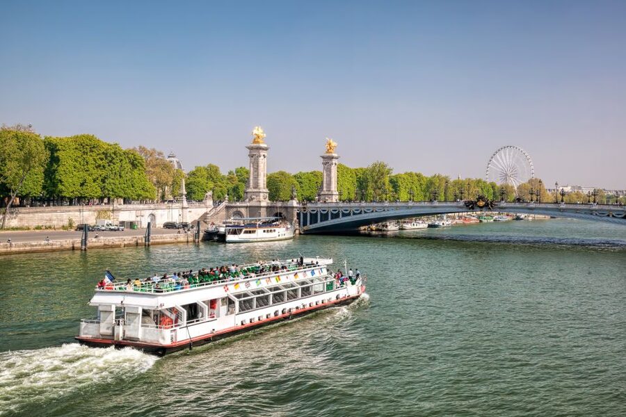 Paris: Eiffel Tower Access and Seine River Cruise - Security, elevators, and the second level