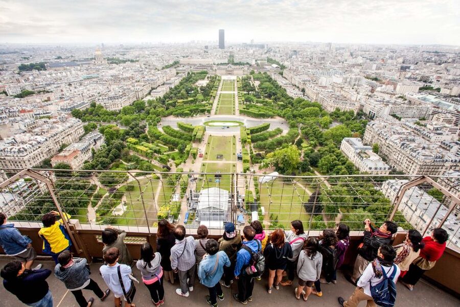 Paris: Eiffel Tower Access by Elevator & Seine River Cruise - Adding the summit for a higher view