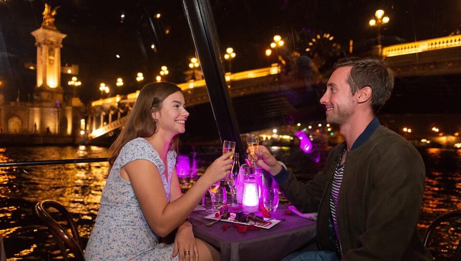 Paris: Eiffel Tower, Dinner Cruise and Moulin Rouge Show - The route and schedule can change