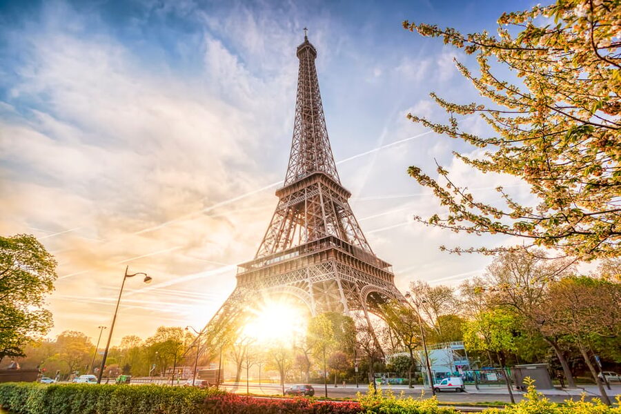 Paris: Eiffel Tower, Dinner Cruise and Moulin Rouge Show - What to wear and bring