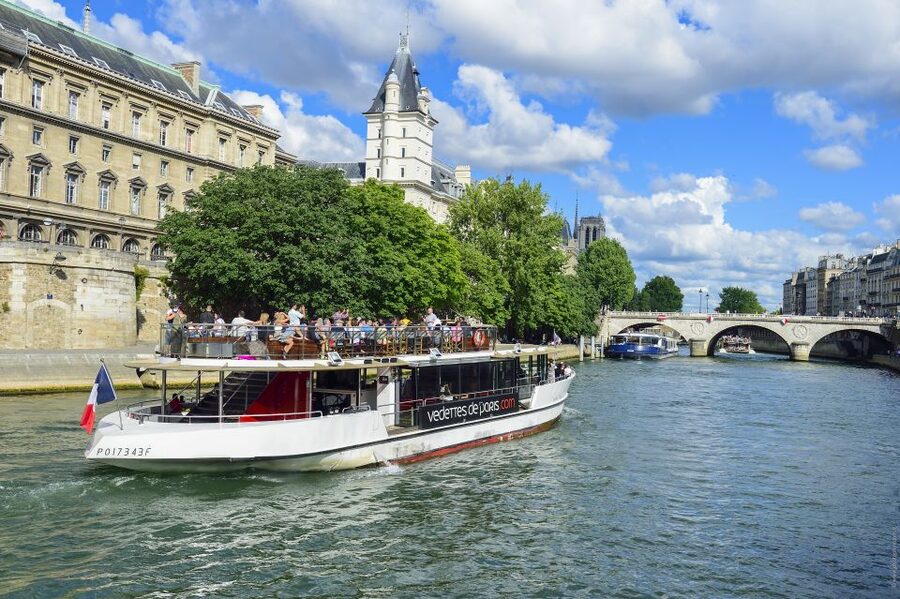 Paris: Eiffel Tower Tour & Seine River Cruise Tour - What to bring and what to leave behind