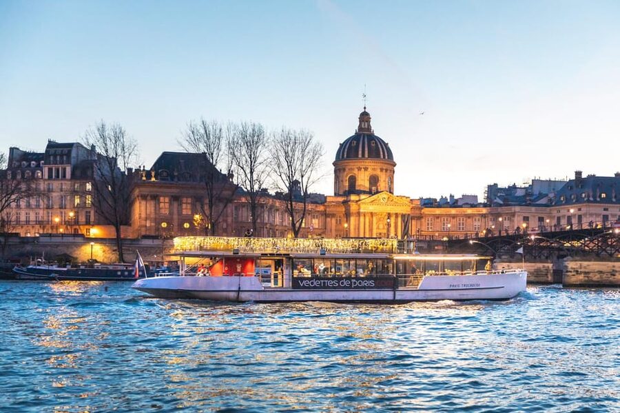 Paris: Evening River Cruise with Music - What the $27 price really buys you