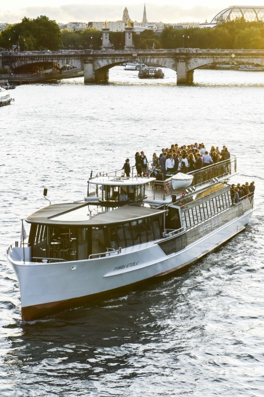 Paris: Evening River Cruise with Music - The practical details that affect your evening