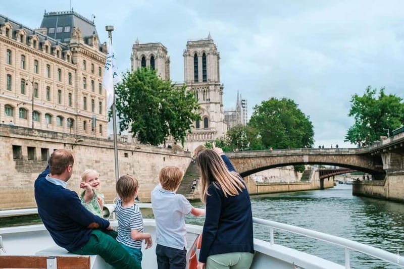 Paris: Fast-Access Seine River Cruise from Eiffel Tower - Leaving the Eiffel Tower behind