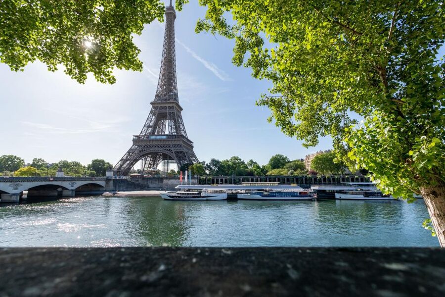 Paris: Fast-Access Seine River Cruise from Eiffel Tower - Place de la Concorde and the Grand Palais