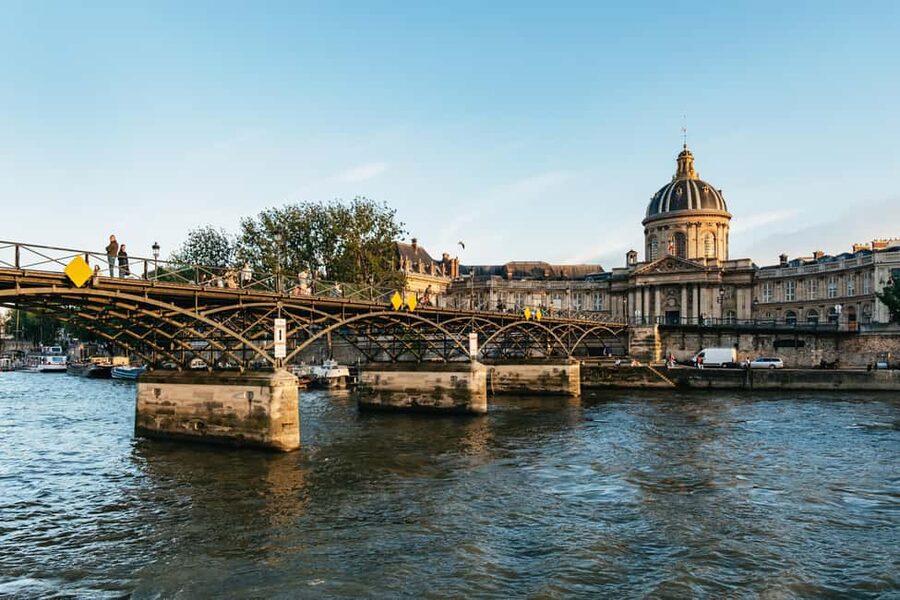 Paris: Gourmet Dinner Cruise on Seine River with Live Music - Price, dress, and practical planning