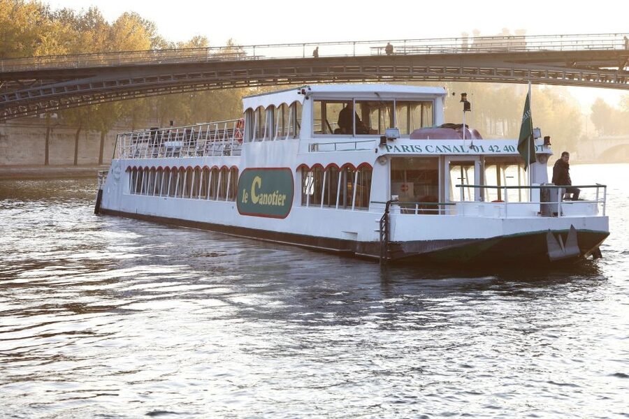 Paris: Happy Hour Evening Cruise on the Seine River - A Bar, Not a Full Happy Hour