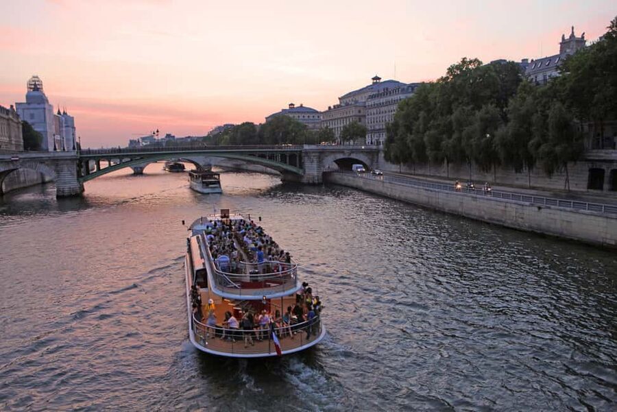 Paris: Hop-on Hop-off Bus Tour & Seine Cruise Bundle Tour - The ten-stop blue route, from Opera to Invalides