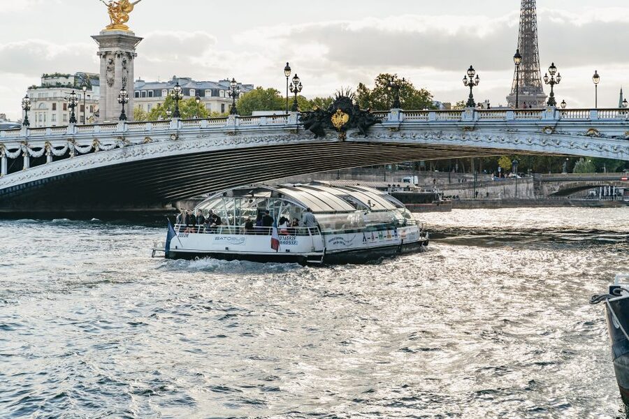 Paris: Hop-On Hop-Off Seine Cruise Pass with 9 Stops - The boat, seating, and views