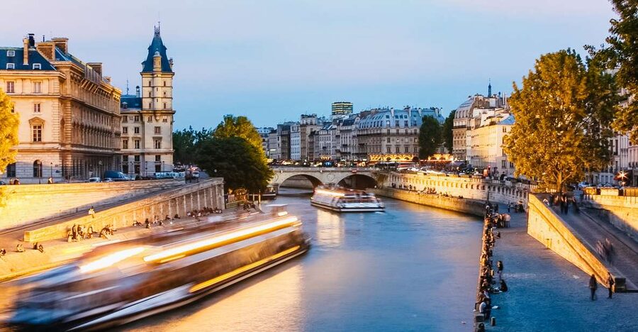 Paris: Illuminated Evening River Cruise & Waffle Tasting - Why this Seine cruise works so well at night