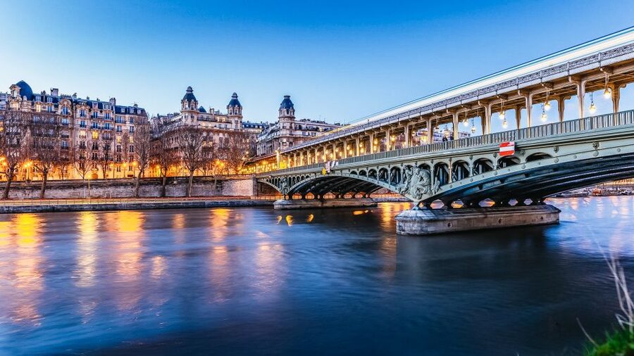 Paris: Illuminated Evening River Cruise & Waffle Tasting - The waffle at Trocadéro