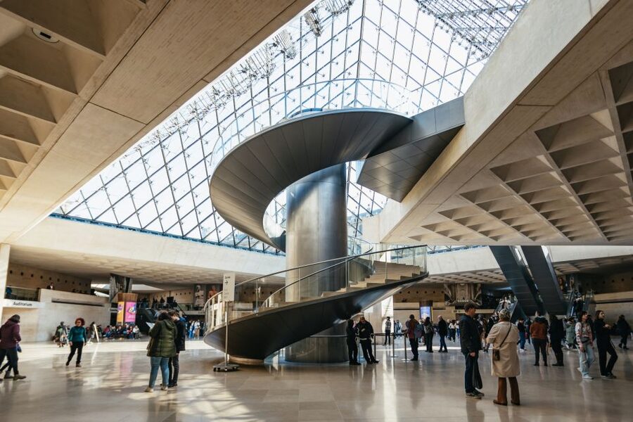 Paris: Louvre Museum Entry Ticket With Host and River Cruise - Key points to know before booking