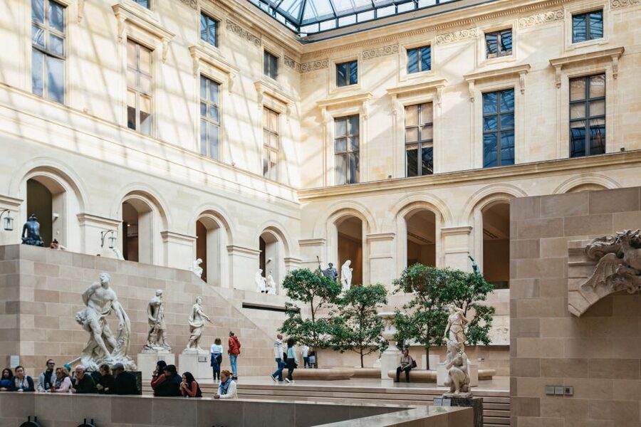 Paris: Louvre Museum Entry Ticket With Host and River Cruise - How the Benlux meeting works