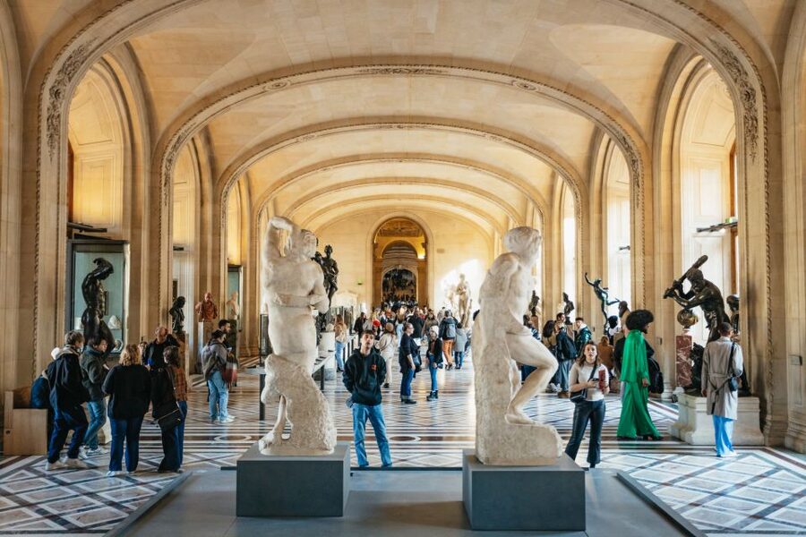 Paris: Louvre Museum Entry Ticket With Host and River Cruise - From museum masterpieces to Seine views