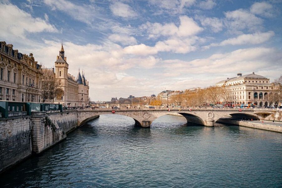 Paris: Louvre Museum Entry Ticket With Host and River Cruise - Who will enjoy this package most?