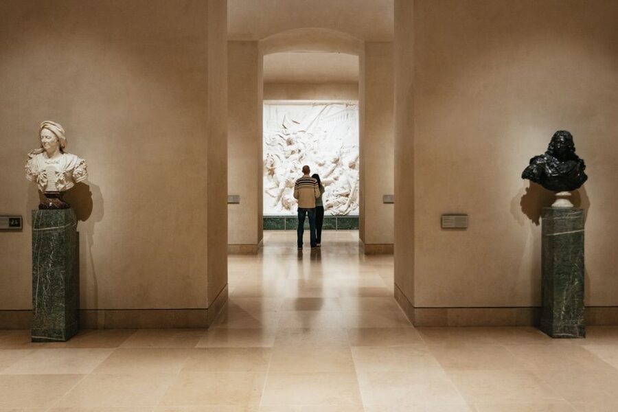 Paris: Louvre Museum Entry Ticket With Host and River Cruise - Practical details that can save your day